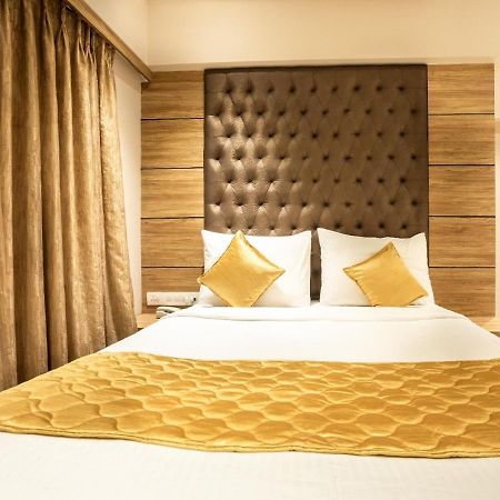 Hotel Pacific Residency - Andheri ムンバイ エクステリア 写真
