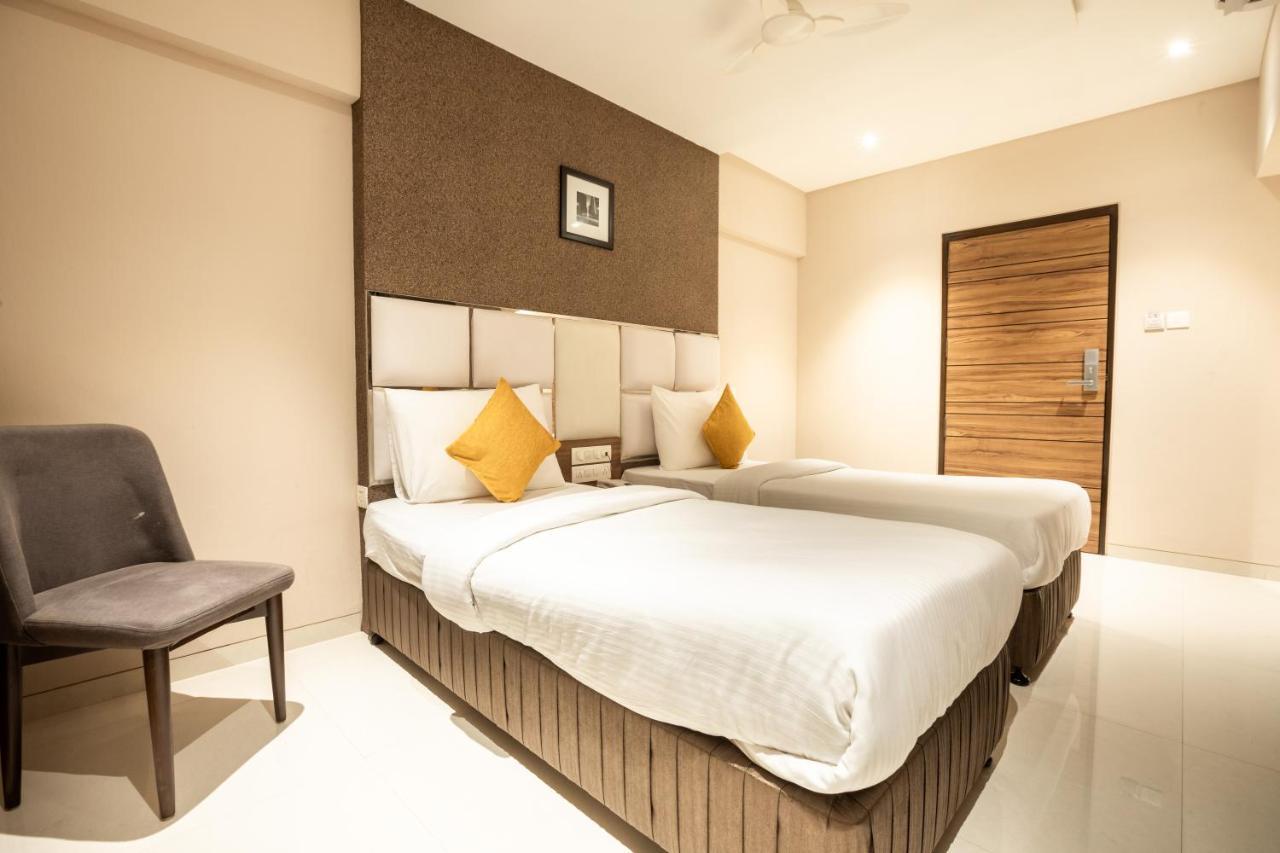 Hotel Pacific Residency - Andheri ムンバイ エクステリア 写真