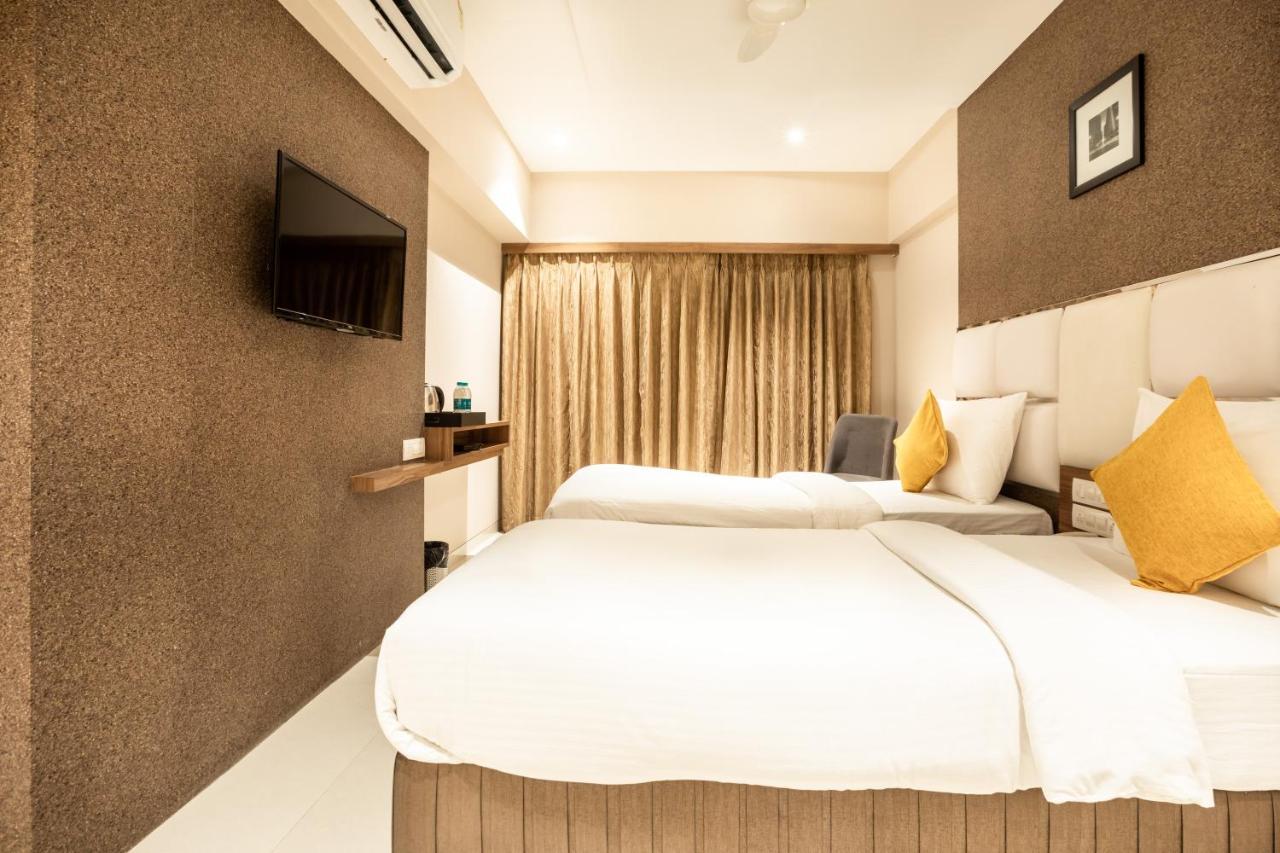 Hotel Pacific Residency - Andheri ムンバイ エクステリア 写真