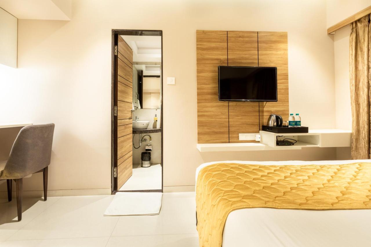 Hotel Pacific Residency - Andheri ムンバイ エクステリア 写真