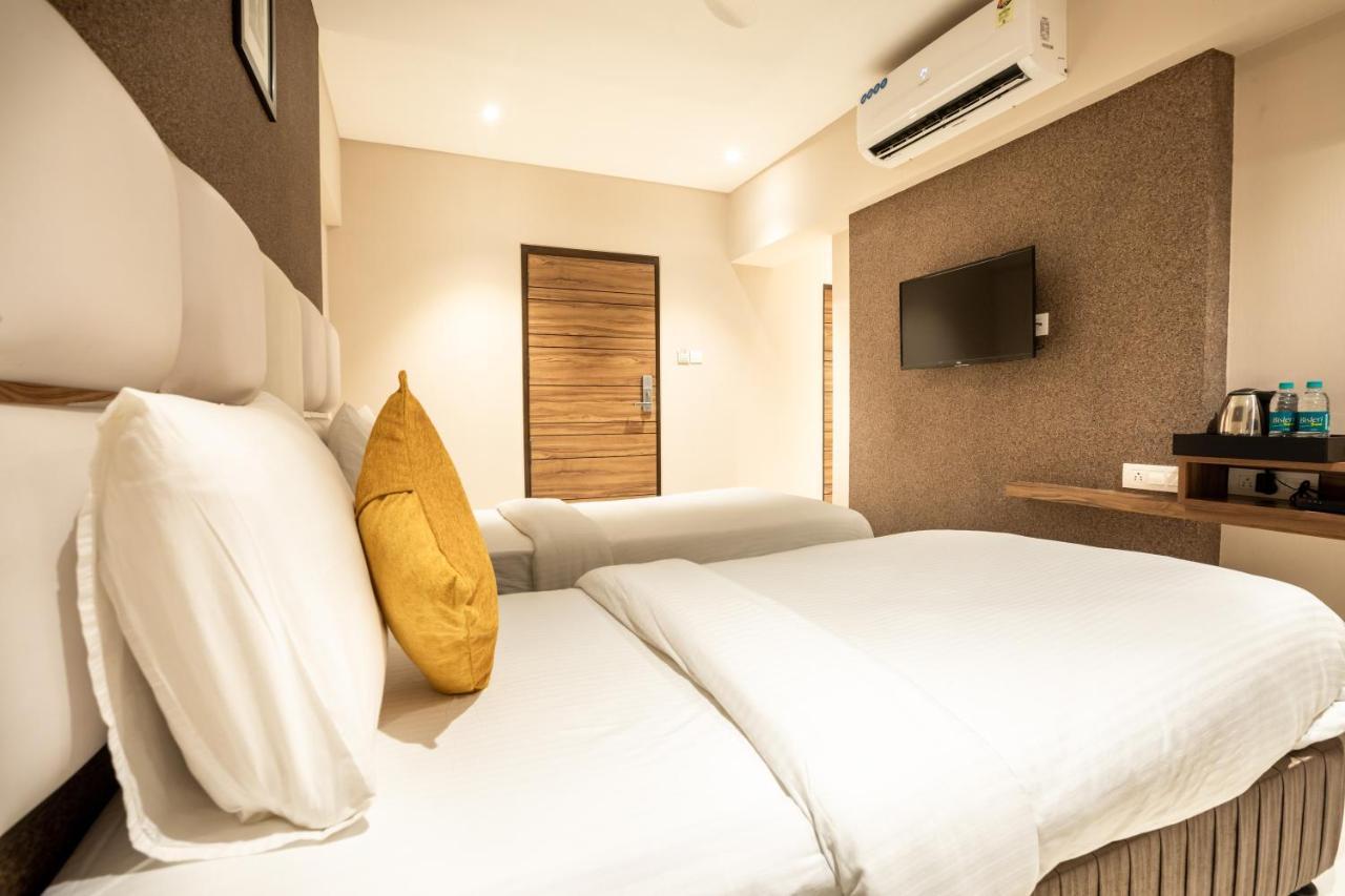 Hotel Pacific Residency - Andheri ムンバイ エクステリア 写真