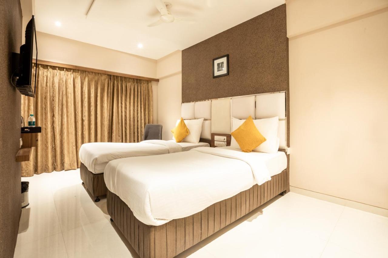 Hotel Pacific Residency - Andheri ムンバイ エクステリア 写真